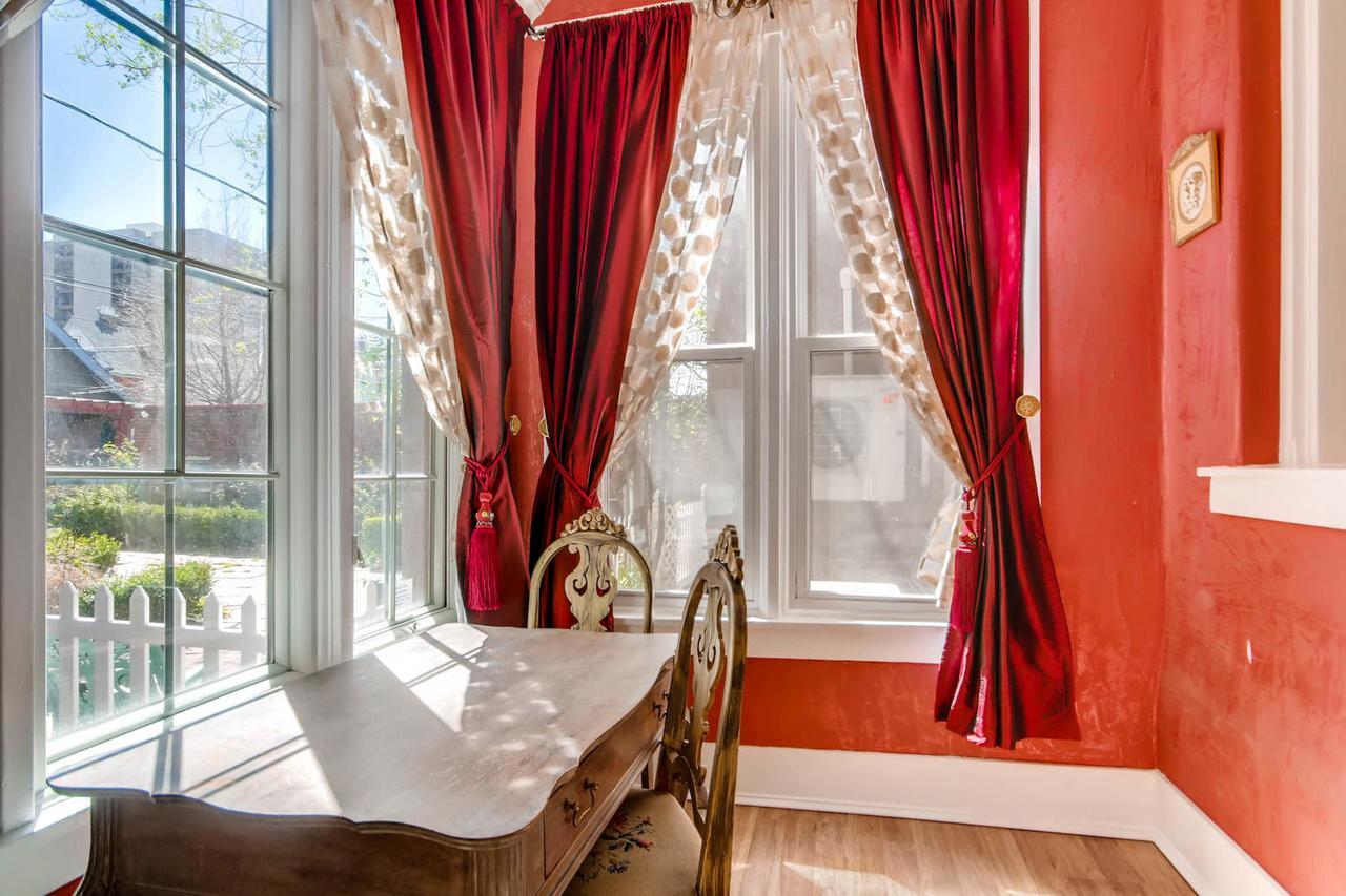 The Holiday Chalet Victorian Денвър Екстериор снимка
